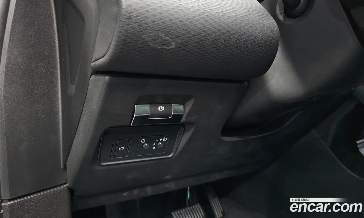 Land Rover Range Rover Evoque 2019 2.0 автомат (гидро), фото 24 Land Rover Range Rover Evoque 2019 2.0 автомат (гидро), фото 24