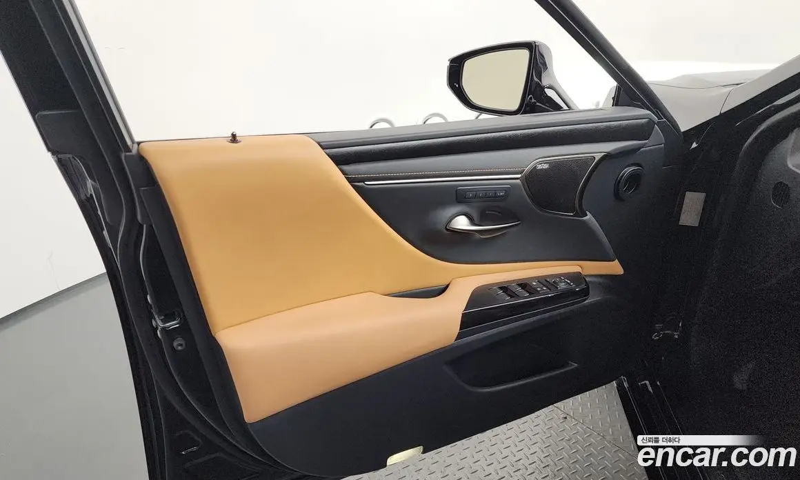 Lexus ES 2024 2.5 автомат (гидро), фото 14