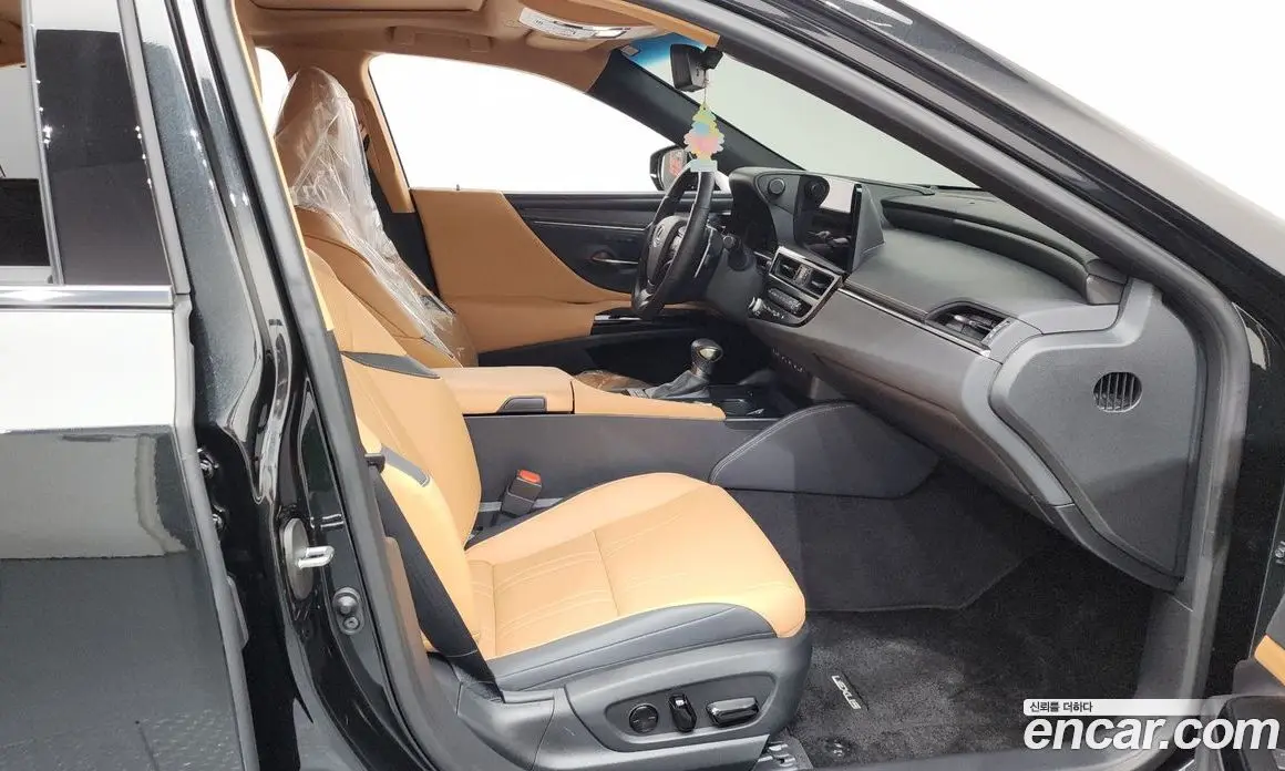 Lexus ES 2024 2.5 автомат (гидро), фото 16
