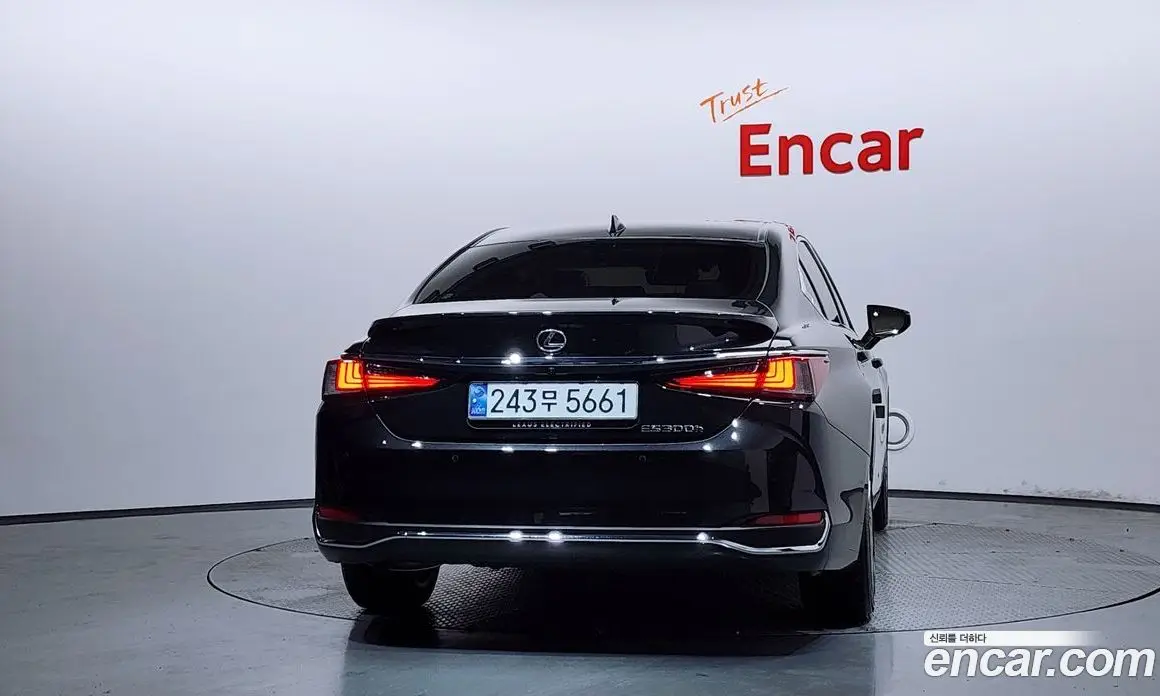 Lexus ES 2024 2.5 автомат (гидро), фото 4