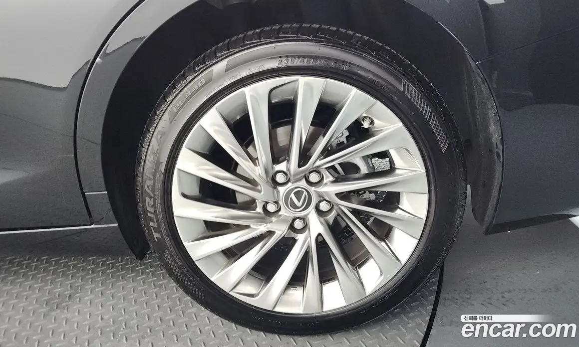 Lexus ES 2024 2.5 автомат (гидро), фото 7