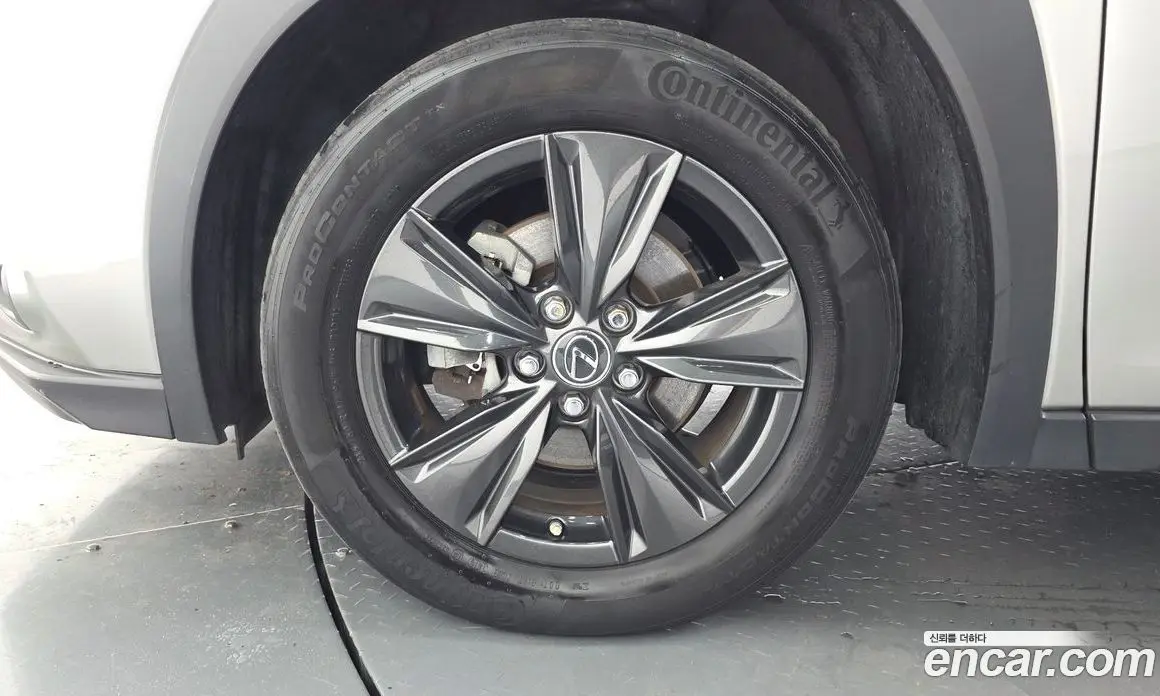 Lexus UX 2020 2.0 автомат (гидро), фото 5 Lexus UX 2020 2.0 автомат (гидро), фото 5