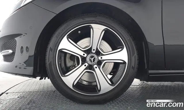 Mercedes-Benz B-Class 2018 2.0 автомат (гидро), миниатюра 4 Mercedes-Benz B-Class 2018 2.0 автомат (гидро), миниатюра 4