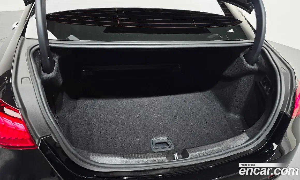 Mercedes-Benz C-Class 2023 2.0 автомат (гидро), фото 24