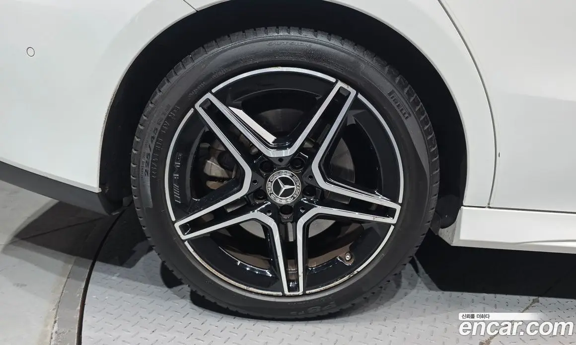 Mercedes-Benz CLA-Class 2023 2.0 автомат (гидро), фото 5