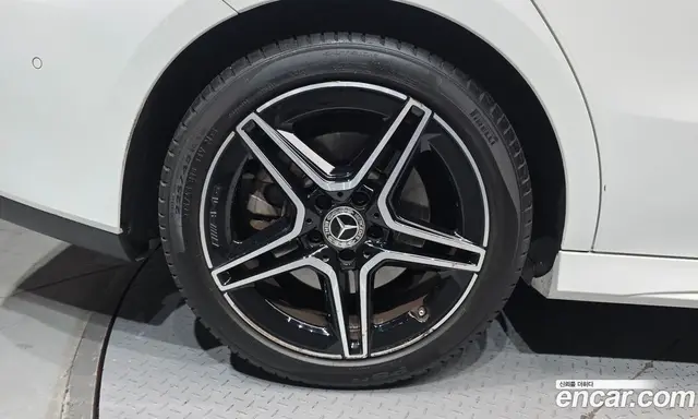 Mercedes-Benz CLA-Class 2023 2.0 автомат (гидро), миниатюра 5