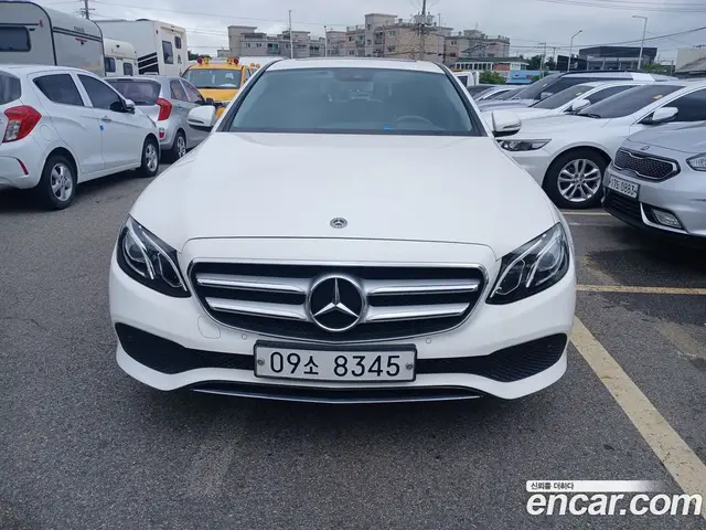 Mercedes-Benz E-Class 2017 2.0 автомат (гидро), миниатюра 1 Mercedes-Benz E-Class 2017 2.0 автомат (гидро), миниатюра 1