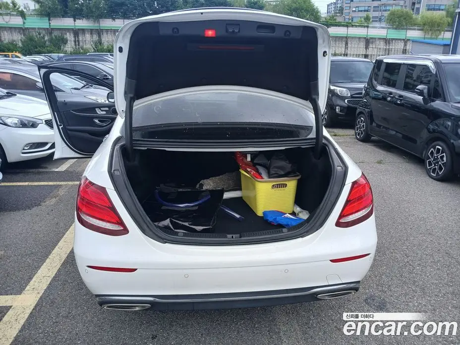 Mercedes-Benz E-Class 2017 2.0 автомат (гидро), фото 16 Mercedes-Benz E-Class 2017 2.0 автомат (гидро), фото 16