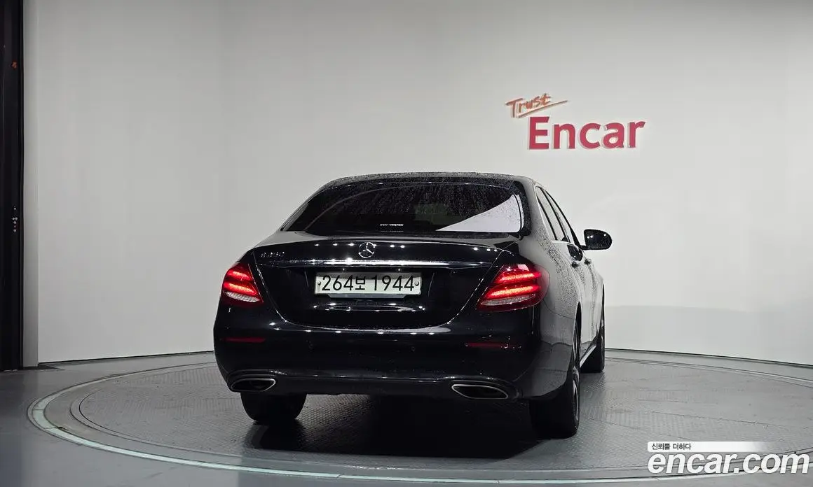 Mercedes-Benz E-Class 2019 2.0 автомат (гидро), фото 4 Mercedes-Benz E-Class 2019 2.0 автомат (гидро), фото 4
