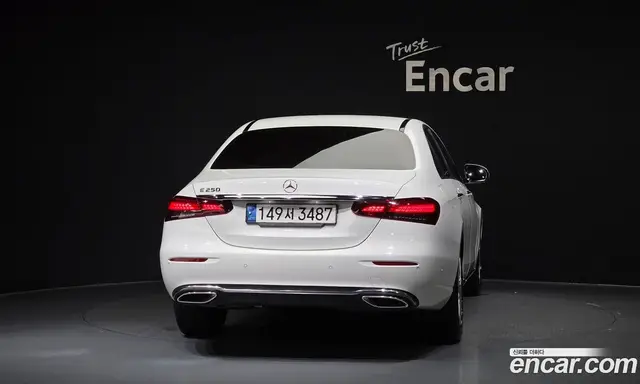 Mercedes-Benz E-Class 2022 2.0 автомат (гидро), миниатюра 4 Mercedes-Benz E-Class 2022 2.0 автомат (гидро), миниатюра 4