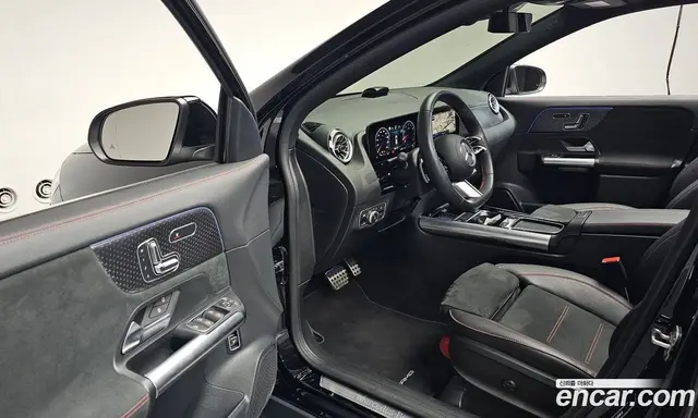 Mercedes-Benz GLA-Class 2025 2.0 автомат (гидро), миниатюра 12