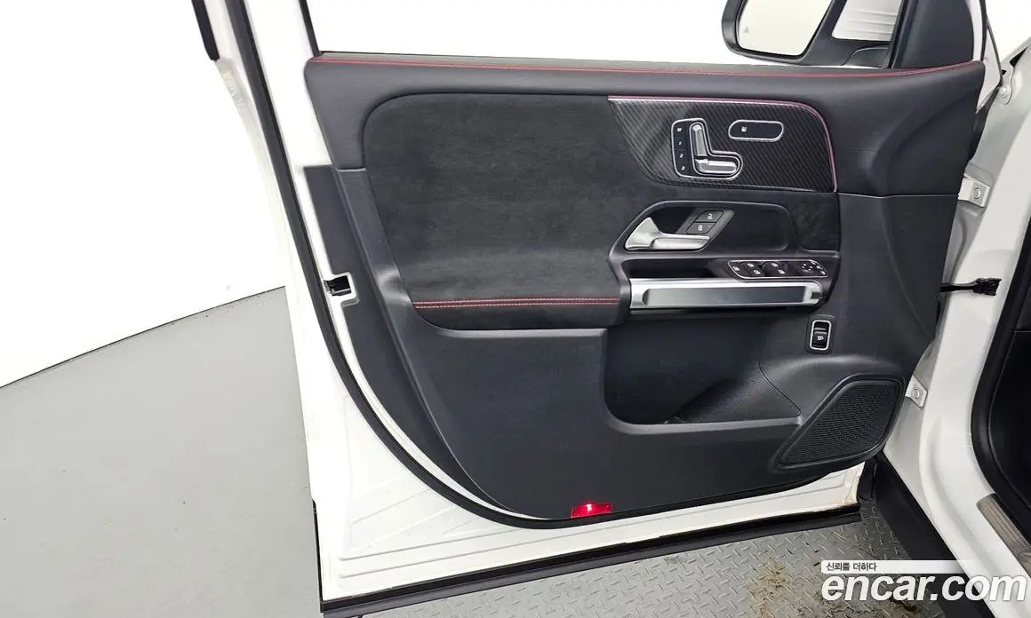 Mercedes-Benz GLB-Class 2024 2.0 автомат (гидро), фото 14