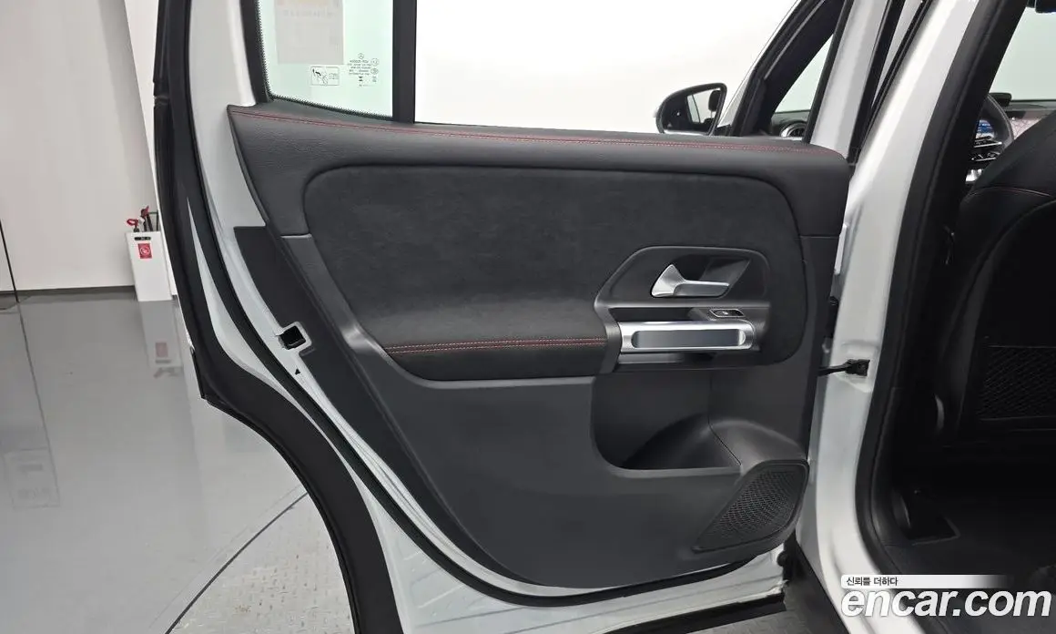 Mercedes-Benz GLB-Class 2025 2.0 автомат (гидро), фото 14