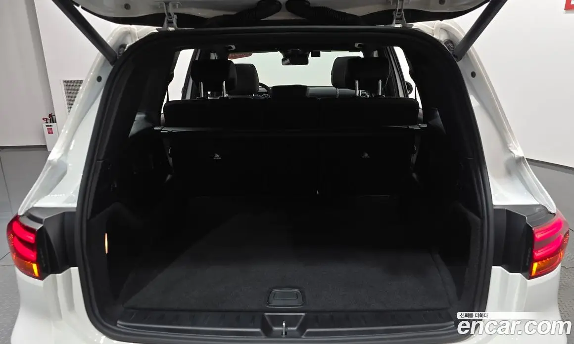 Mercedes-Benz GLB-Class 2025 2.0 автомат (гидро), фото 32