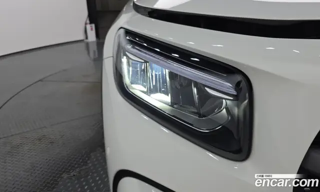 Mercedes-Benz GLB-Class 2025 2.0 автомат (гидро), миниатюра 7