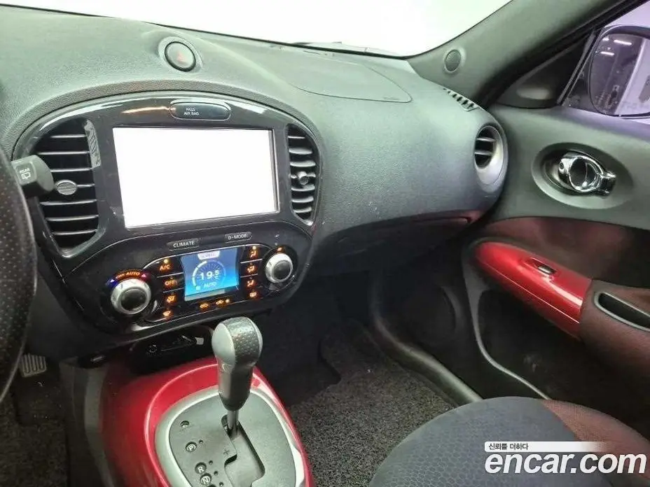 Nissan Juke 2013 1.6 автомат (гидро), фото 10 Nissan Juke 2013 1.6 автомат (гидро), фото 10