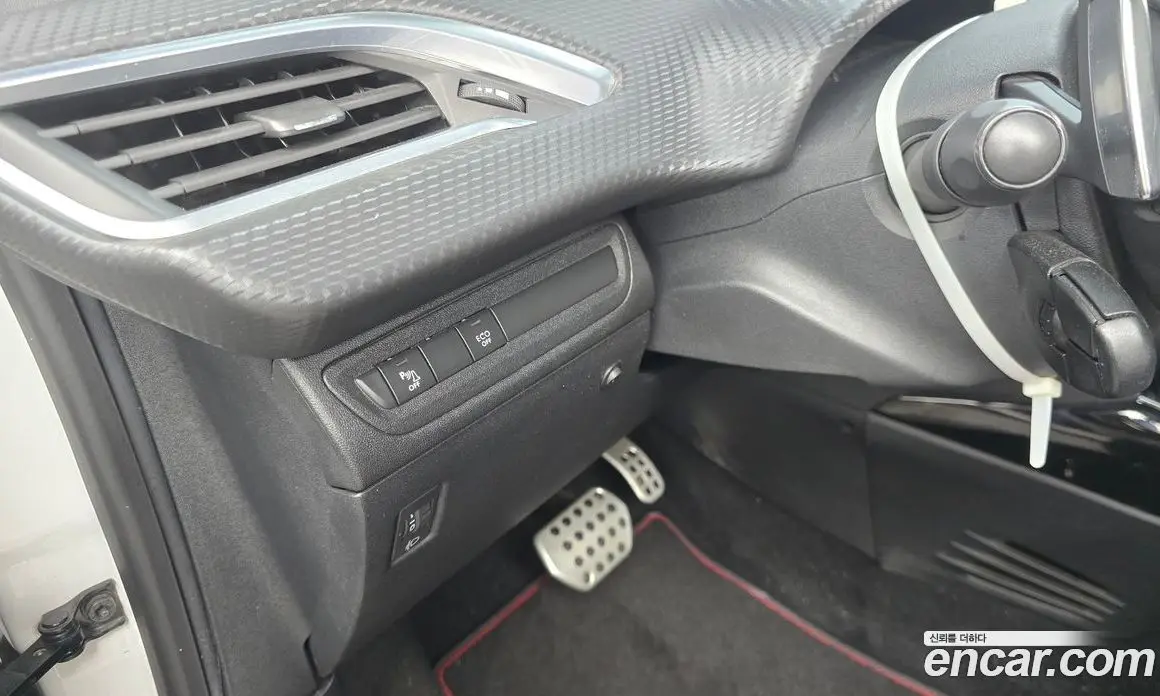 Peugeot 2008 2018 1.6 автомат (гидро), фото 16