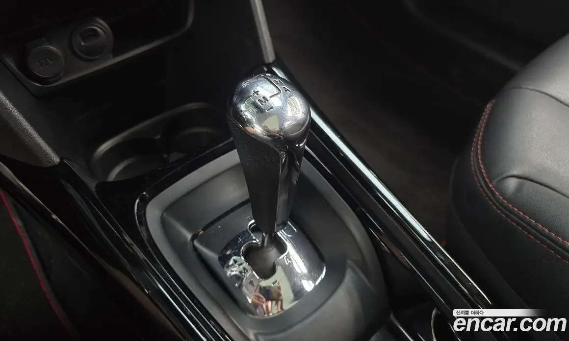 Peugeot 2008 2018 1.6 автомат (гидро), фото 9