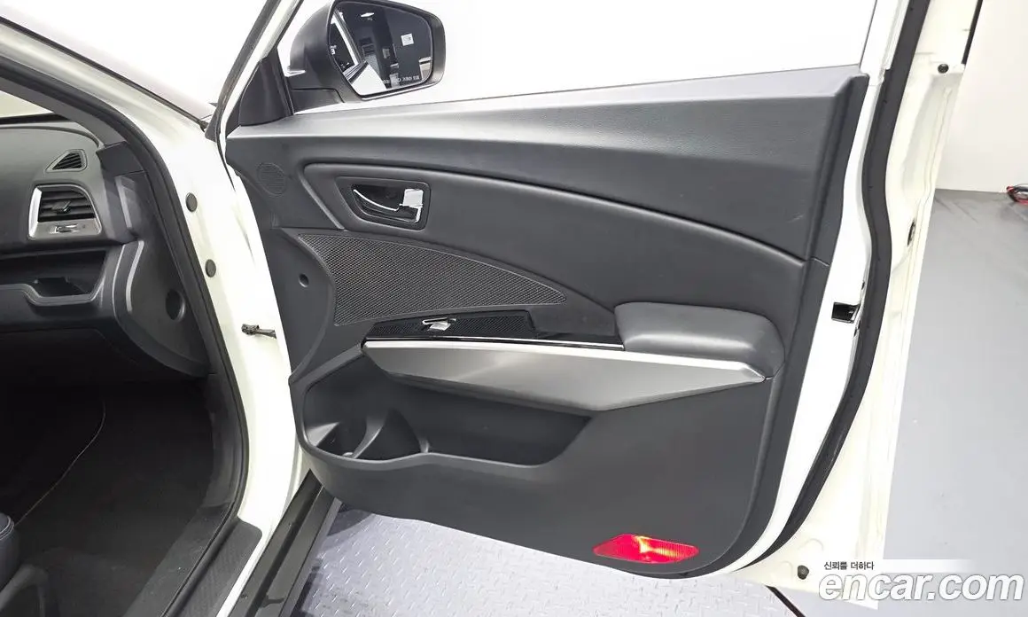SsangYong TIBOLI 2015 1.6 автомат (гидро), фото 14