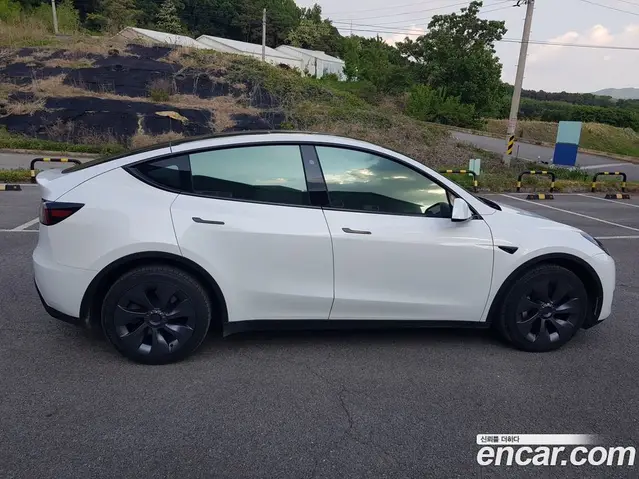 Tesla Model Y 2025 автомат (гидро), миниатюра 5 Tesla Model Y 2025 автомат (гидро), миниатюра 5