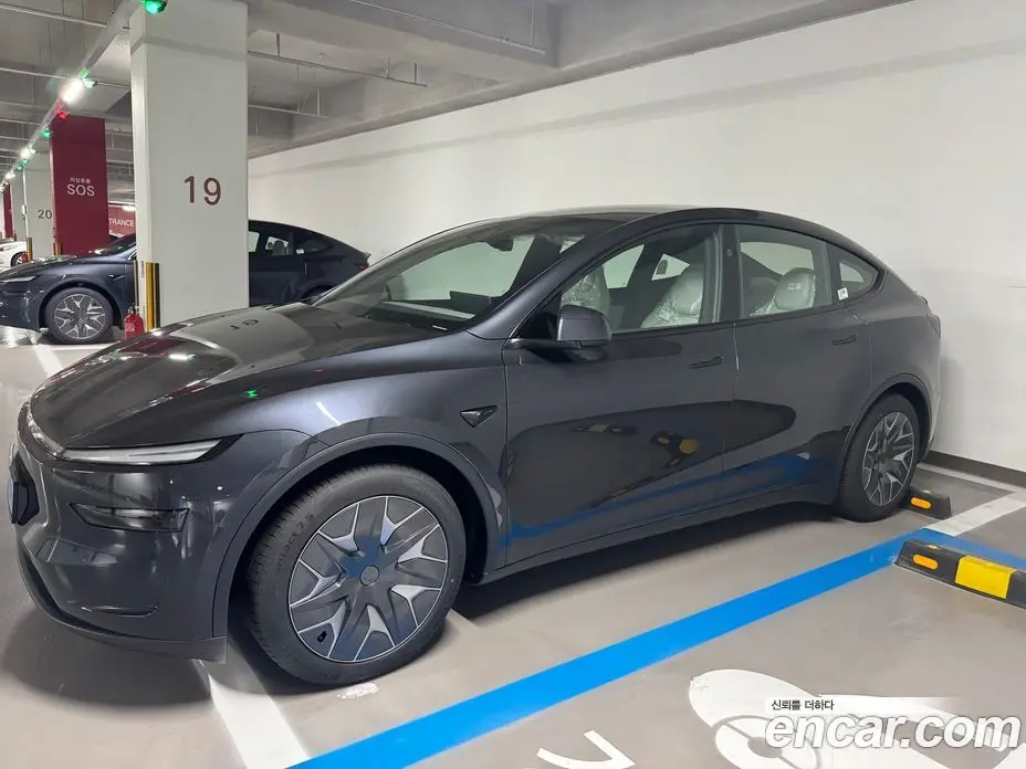 Tesla Model Y 2026 1.0 автомат (гидро), фото 2 Tesla Model Y 2026 1.0 автомат (гидро), фото 2