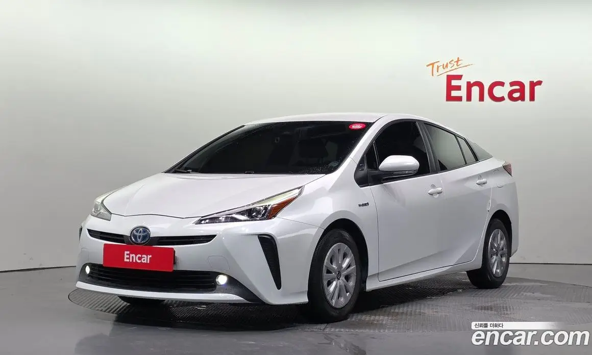 Toyota Prius 2022 1.8 автомат (гидро), фото 1 Toyota Prius 2022 1.8 автомат (гидро), фото 1