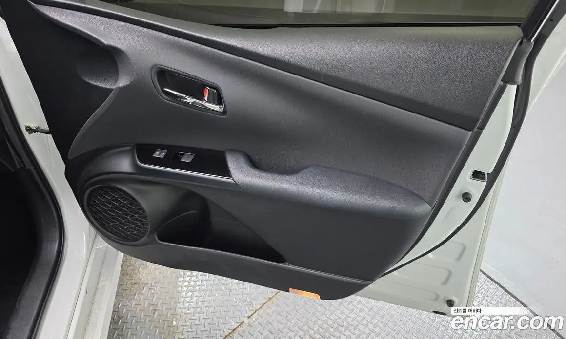 Toyota Prius 2022 1.8 автомат (гидро), фото 15 Toyota Prius 2022 1.8 автомат (гидро), фото 15