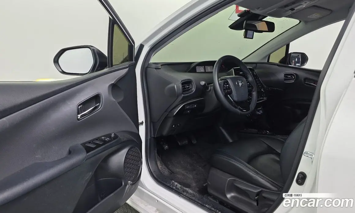 Toyota Prius 2022 1.8 автомат (гидро), фото 16 Toyota Prius 2022 1.8 автомат (гидро), фото 16