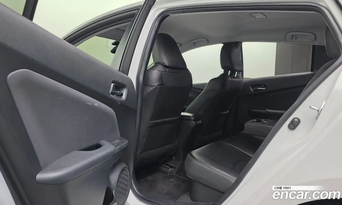 Toyota Prius 2022 1.8 автомат (гидро), фото 27 Toyota Prius 2022 1.8 автомат (гидро), фото 27