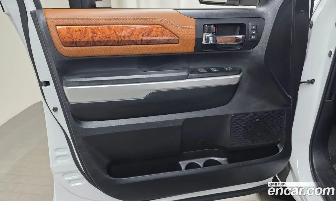 Toyota Tundra 2017 5.7 автомат (гидро), фото 14