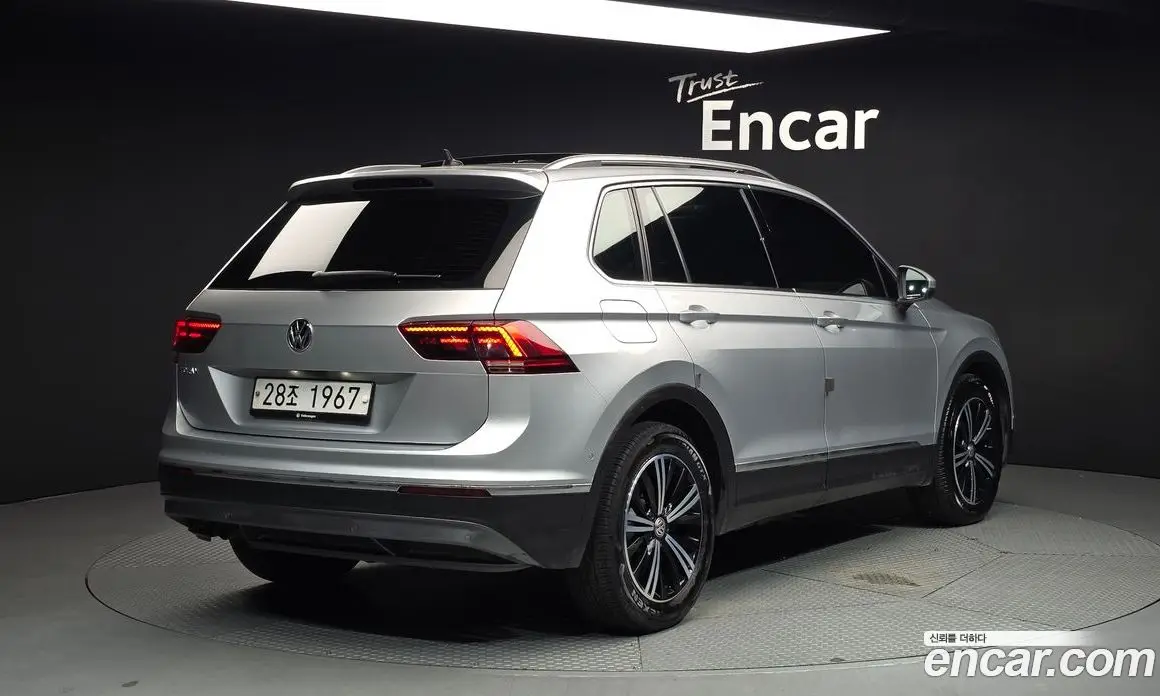 Volkswagen Tiguan 2018 2.0 автомат (гидро), фото 2 Volkswagen Tiguan 2018 2.0 автомат (гидро), фото 2