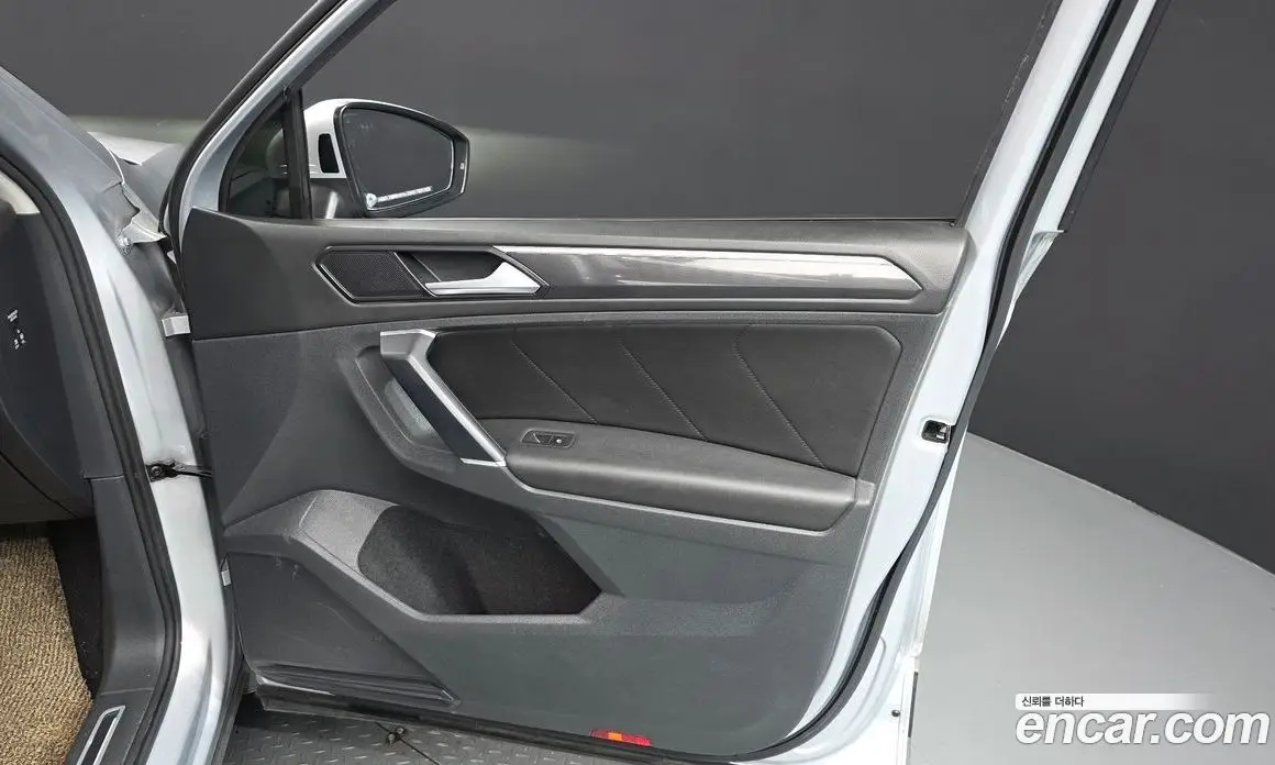 Volkswagen Tiguan 2018 2.0 автомат (гидро), фото 14 Volkswagen Tiguan 2018 2.0 автомат (гидро), фото 14