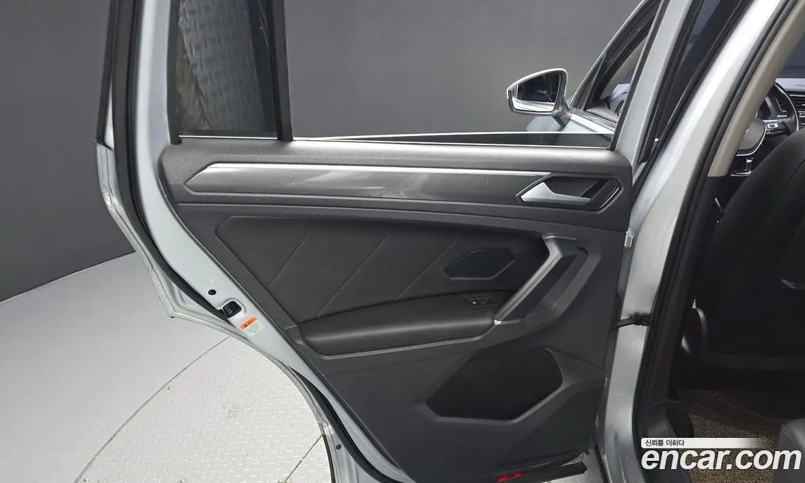 Volkswagen Tiguan 2018 2.0 автомат (гидро), фото 15 Volkswagen Tiguan 2018 2.0 автомат (гидро), фото 15