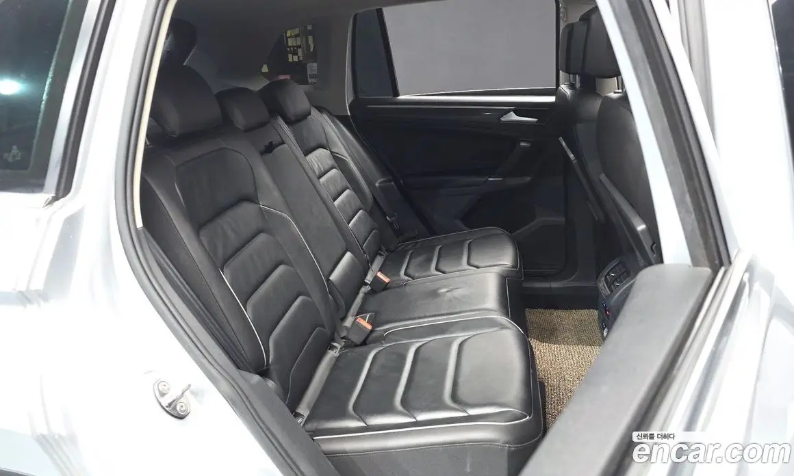 Volkswagen Tiguan 2018 2.0 автомат (гидро), фото 18 Volkswagen Tiguan 2018 2.0 автомат (гидро), фото 18