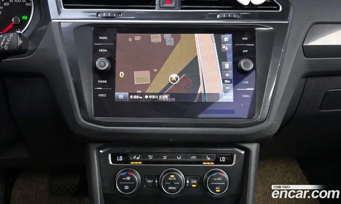 Volkswagen Tiguan 2018 2.0 автомат (гидро), фото 20 Volkswagen Tiguan 2018 2.0 автомат (гидро), фото 20