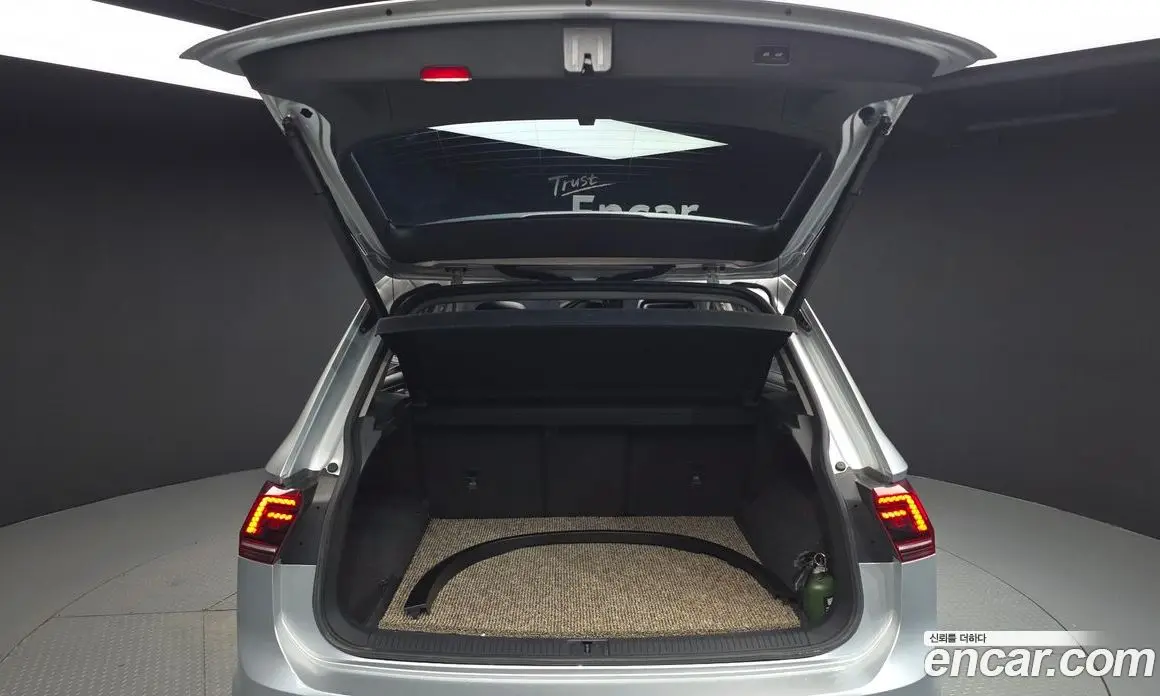 Volkswagen Tiguan 2018 2.0 автомат (гидро), фото 26 Volkswagen Tiguan 2018 2.0 автомат (гидро), фото 26