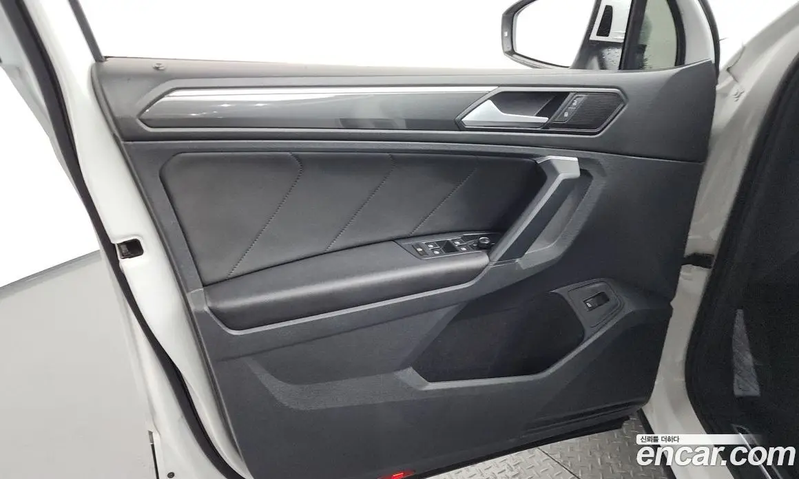 Volkswagen Tiguan 2019 2.0 автомат (гидро), фото 14 Volkswagen Tiguan 2019 2.0 автомат (гидро), фото 14