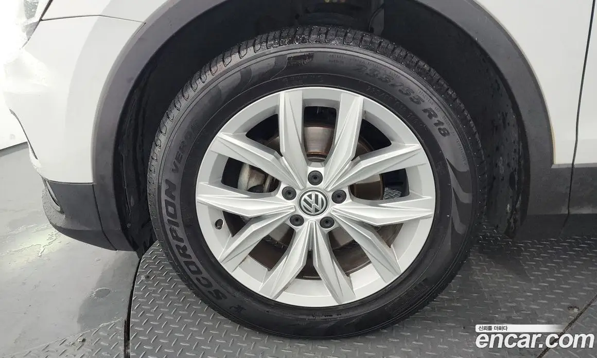 Volkswagen Tiguan 2019 2.0 автомат (гидро), фото 5 Volkswagen Tiguan 2019 2.0 автомат (гидро), фото 5