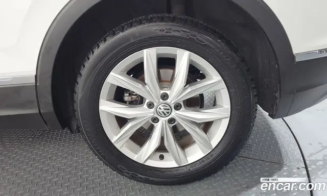 Volkswagen Tiguan 2019 2.0 автомат (гидро), миниатюра 7 Volkswagen Tiguan 2019 2.0 автомат (гидро), миниатюра 7