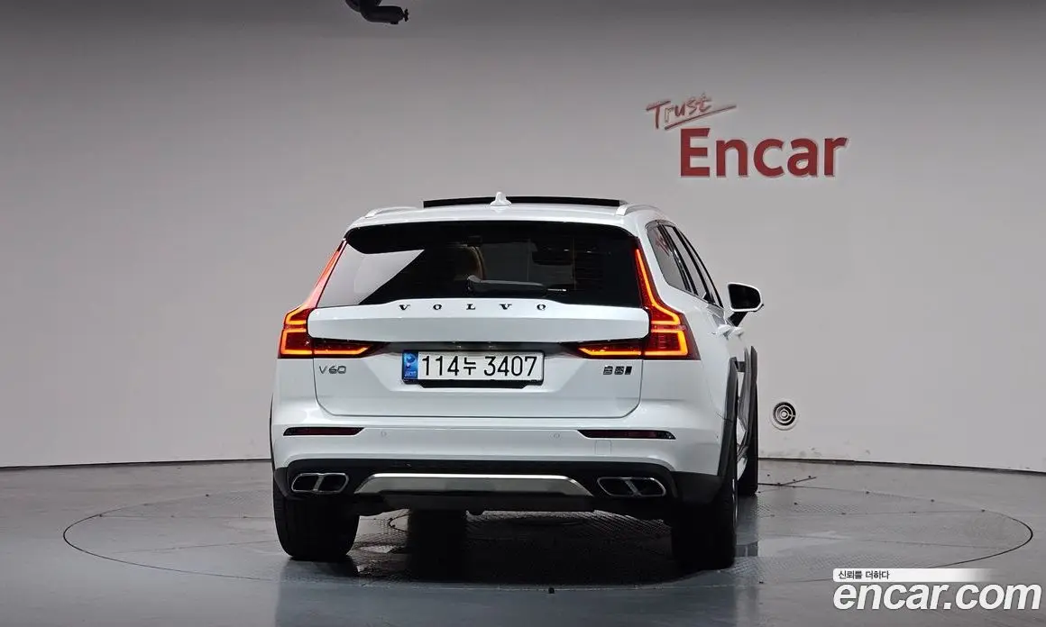 Volvo V60 2020 2.0 автомат (гидро), фото 3 Volvo V60 2020 2.0 автомат (гидро), фото 3