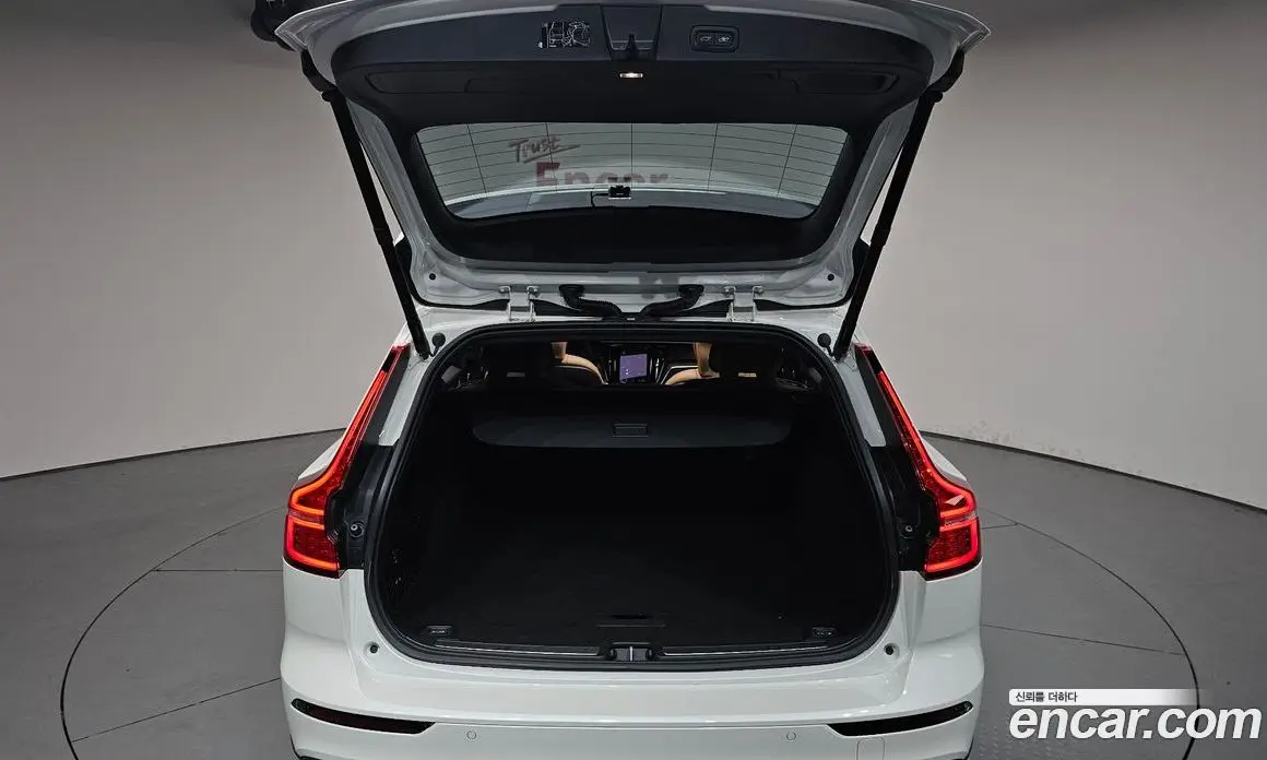 Volvo V60 2020 2.0 автомат (гидро), фото 25 Volvo V60 2020 2.0 автомат (гидро), фото 25