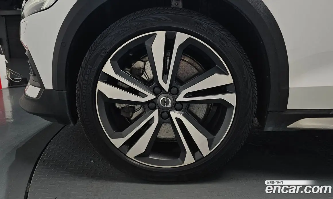 Volvo V60 2020 2.0 автомат (гидро), фото 4 Volvo V60 2020 2.0 автомат (гидро), фото 4