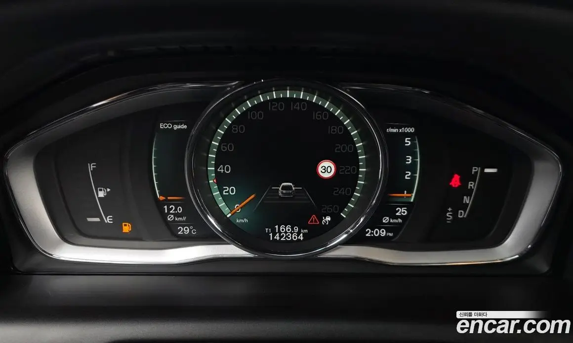 Volvo XC60 2017 2.0 автомат (гидро), фото 8 Volvo XC60 2017 2.0 автомат (гидро), фото 8