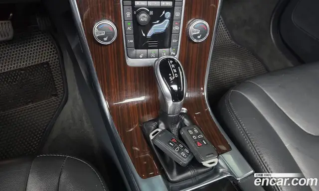 Volvo XC60 2017 2.0 автомат (гидро), миниатюра 9 Volvo XC60 2017 2.0 автомат (гидро), миниатюра 9