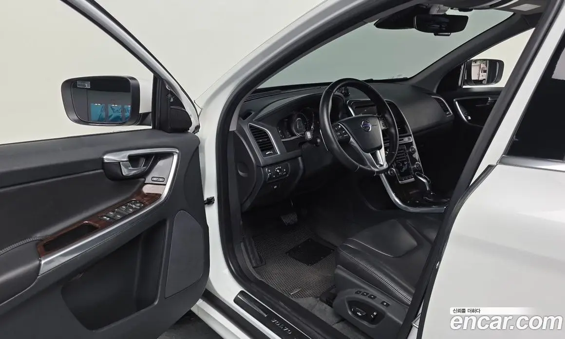 Volvo XC60 2017 2.0 автомат (гидро), фото 10 Volvo XC60 2017 2.0 автомат (гидро), фото 10