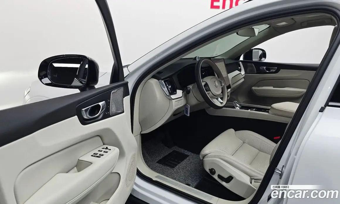 Volvo XC60 2025 2.0 автомат (гидро), фото 13 Volvo XC60 2025 2.0 автомат (гидро), фото 13