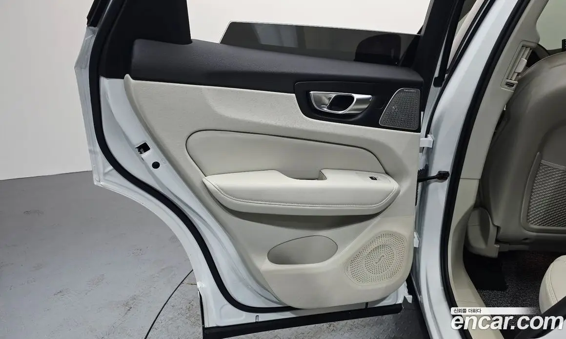 Volvo XC60 2025 2.0 автомат (гидро), фото 15 Volvo XC60 2025 2.0 автомат (гидро), фото 15