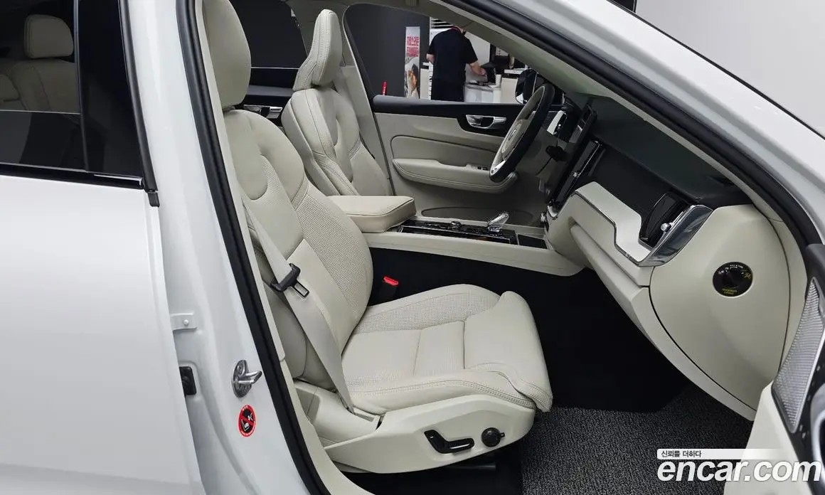 Volvo XC60 2025 2.0 автомат (гидро), фото 16 Volvo XC60 2025 2.0 автомат (гидро), фото 16