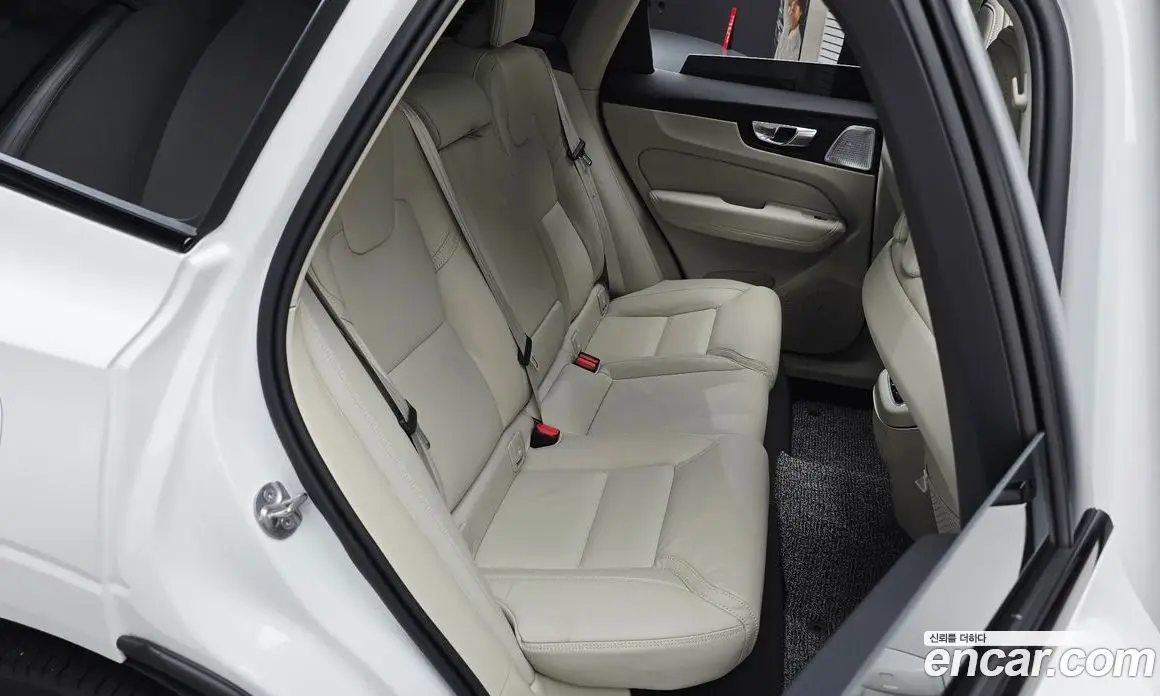 Volvo XC60 2025 2.0 автомат (гидро), фото 25 Volvo XC60 2025 2.0 автомат (гидро), фото 25
