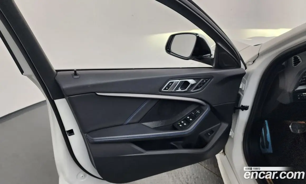 BMW 1 серия 2023 2.0 автомат (гидро), фото 14 BMW 1 серия 2023 2.0 автомат (гидро), фото 14
